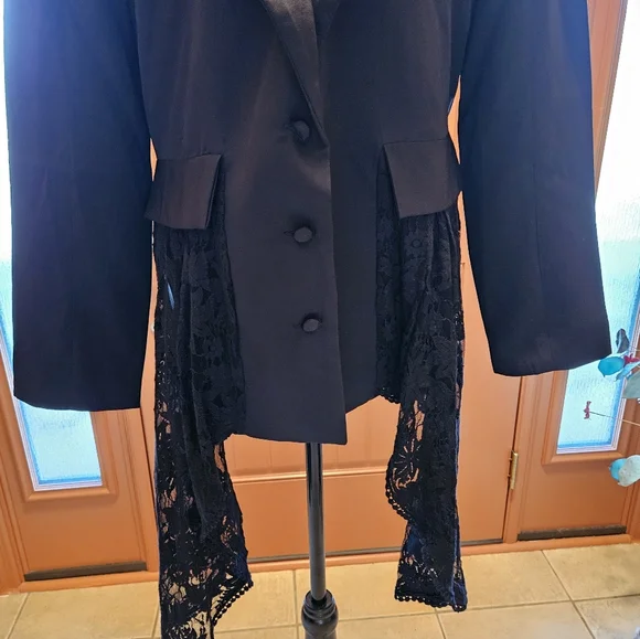 The Pyramid Collection Black Lace Women's Lined Blazer. - Picture 13 of 16